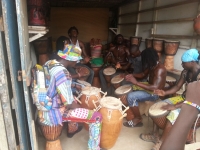 Cách chơi trống Djembe .