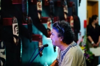 Người nhạc sĩ đem nhịp điệu Châu Phi đến Việt Nam với bộ sưu tập trống Djembe .